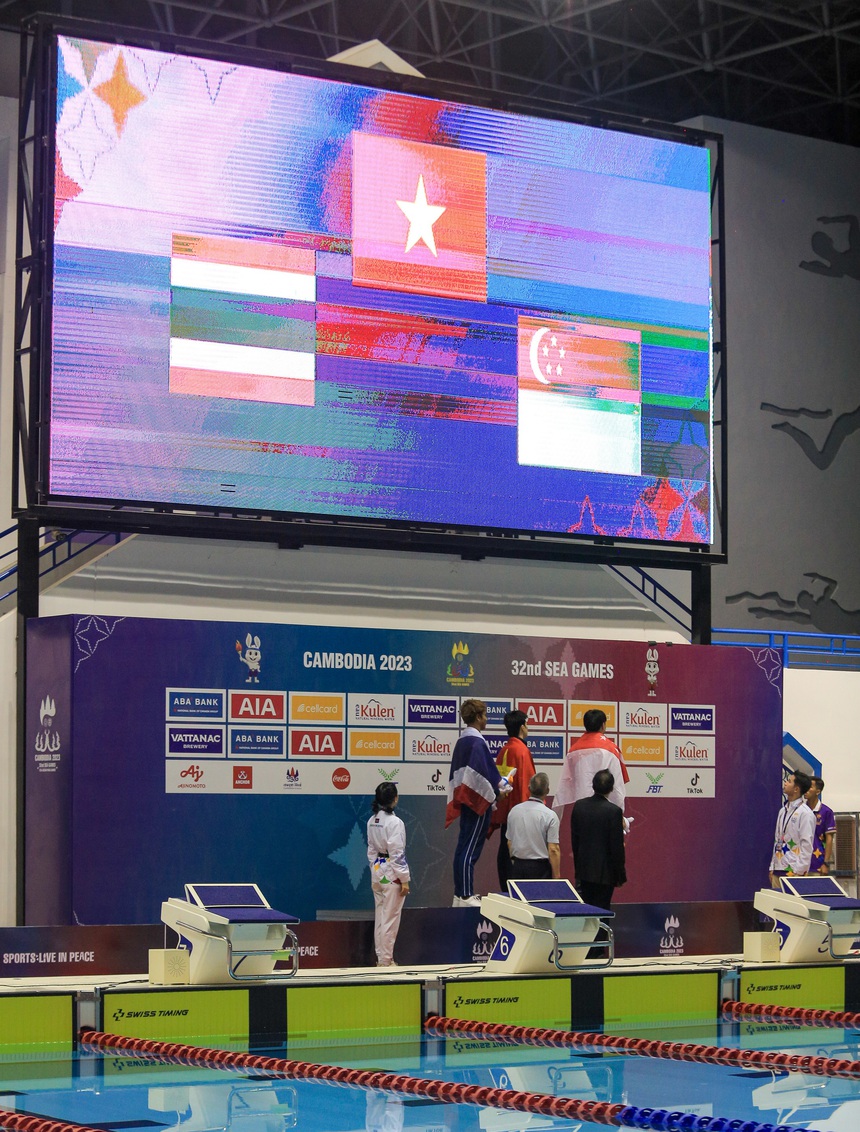 Vừa giành HCV Trần Hưng Nguyên có hành động đẹp với đối thủ, được VĐV Thái Lan xin chụp ảnh như idol - Ảnh 6.