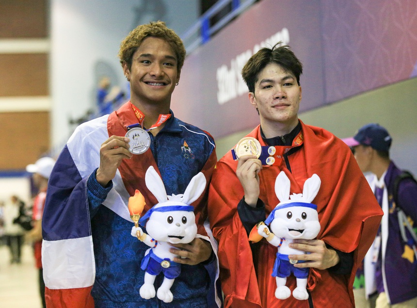 Vừa giành HCV Trần Hưng Nguyên có hành động đẹp với đối thủ, được VĐV Thái Lan xin chụp ảnh như idol - Ảnh 3.