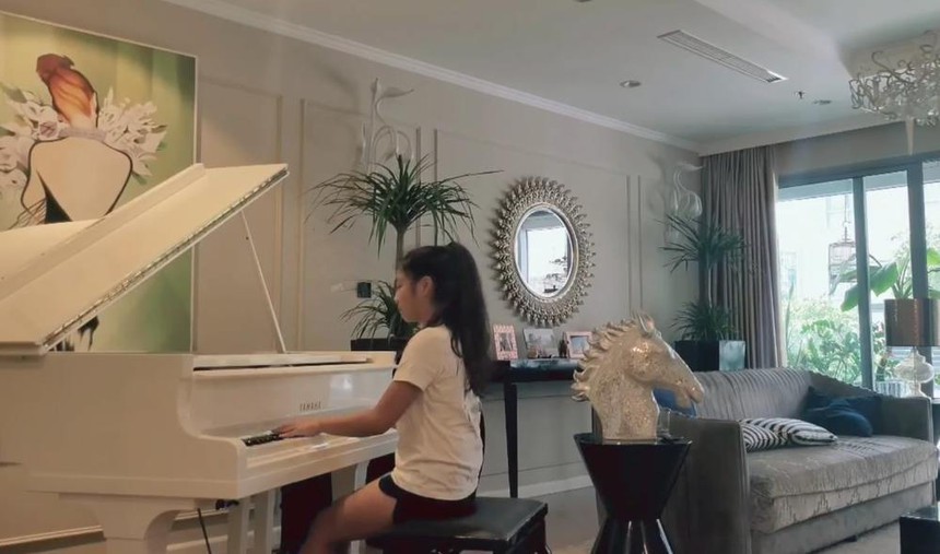 "Công chúa điệu" nhà diễn viên Mạnh Trường giờ đã trổ mã cực xinh xắn, là "bản sao" của bố, còn được phụ huynh cho phép yêu đương - Ảnh 3.