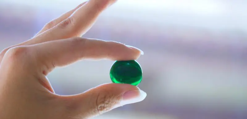 Chuyện nghề làm cờ vây cổ truyền ở Trung Quốc: Nghệ nhân tận tâm thổi hồn vào hàng nghìn hạt cờ mỗi ngày, thành phẩm nhỏ bé nhưng tinh xảo như ngọc quý - Ảnh 5.