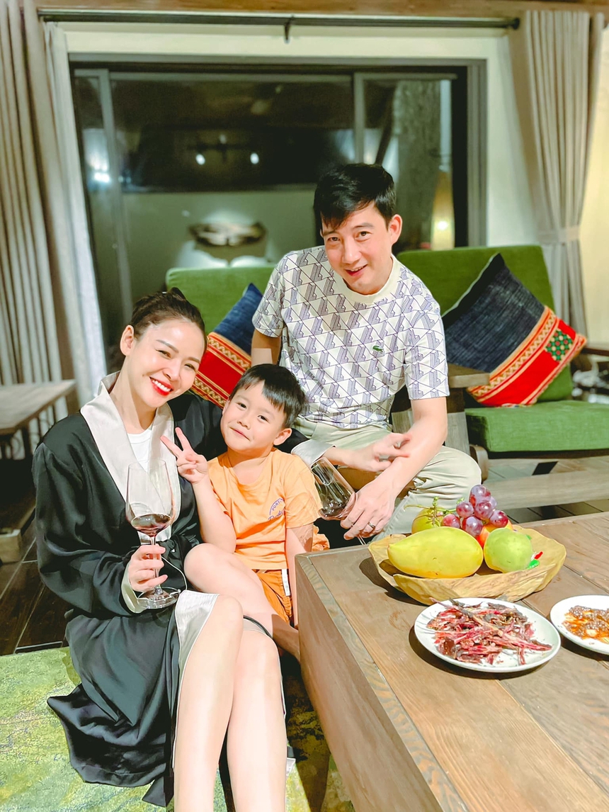 Gần 1 thập kỉ hạnh phúc bên nhau của cặp đôi nghệ sĩ Diễm Hương - Hồng Quang - Ảnh 3.