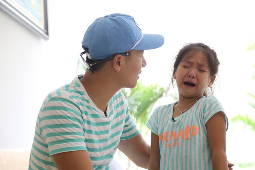 "Công chúa điệu" nhà diễn viên Mạnh Trường giờ đã trổ mã cực xinh xắn, là "bản sao" của bố, còn được phụ huynh cho phép yêu đương - Ảnh 1.