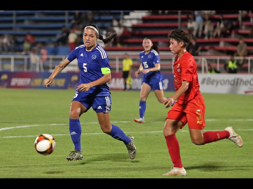 ĐT nữ Philippines thắng hú vía Malaysia nhờ bàn thắng vàng, run rẩy đấu Việt Nam ở lượt trận cuối - Ảnh 2.