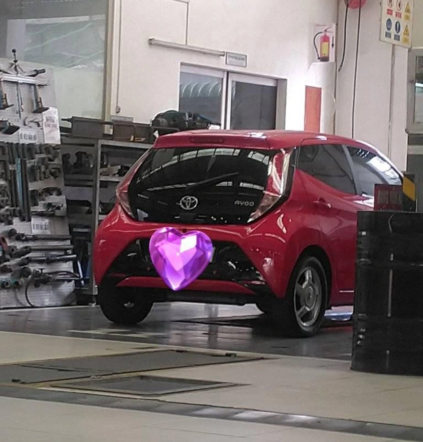 Xe Toyota lạ bắt gặp tại Việt Nam: Nhỏ hơn Wigo, cửa sổ vẫn mở tay dù giá mua mới ngang ngửa Corolla Cross - Ảnh 1. Xe Toyota lạ bắt gặp tại Việt Nam: Nhỏ hơn Wigo, cửa sổ vẫn mở tay dù giá mua mới ngang ngửa Corolla Cross - Ảnh 1.