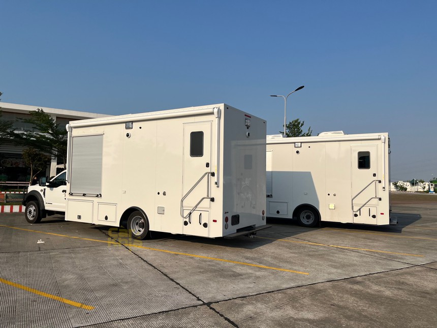 2 chiếc ‘siêu khủng long’ Ford F-550 lăn bánh tại Việt Nam: Riêng đầu xe dài gần bằng Morning, thùng sau làm thành nhà được - Ảnh 4. 2 chiếc ‘siêu khủng long’ Ford F-550 lăn bánh tại Việt Nam: Riêng đầu xe dài gần bằng Morning, thùng sau làm thành nhà được - Ảnh 4.