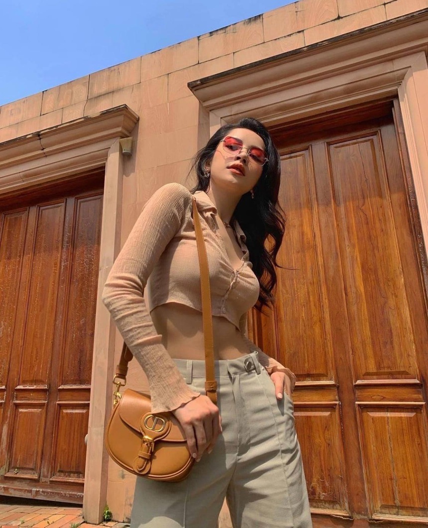 Tài sản 'không phải dạng vừa' của Chi Pu: Tậu xe sang từ năm 22 tuổi và sở hữu 'núi' đồ hiệu đắt đỏ, gây sốc khi check-in căn penthouse triệu USD - Ảnh 18.