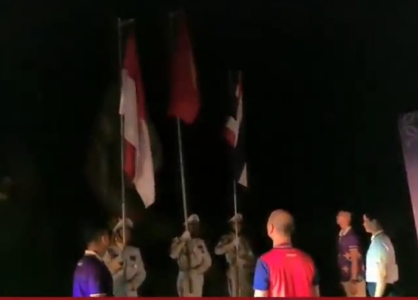 ‘Độc lạ’ SEA Games: BTC không có đèn, VĐV Việt Nam phải nhận HCV dưới ánh sáng của… ô tô - Ảnh 2.