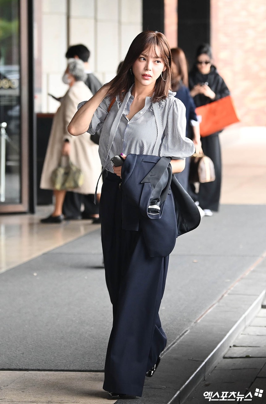 Dàn khách mời khủng lộ diện tại đám cưới Lee Da Hae - Se7en: Jaejoong và Lee Soo Hyuk siêu soái, Gummy và Taeyang có vai trò đặc biệt  - Ảnh 10.