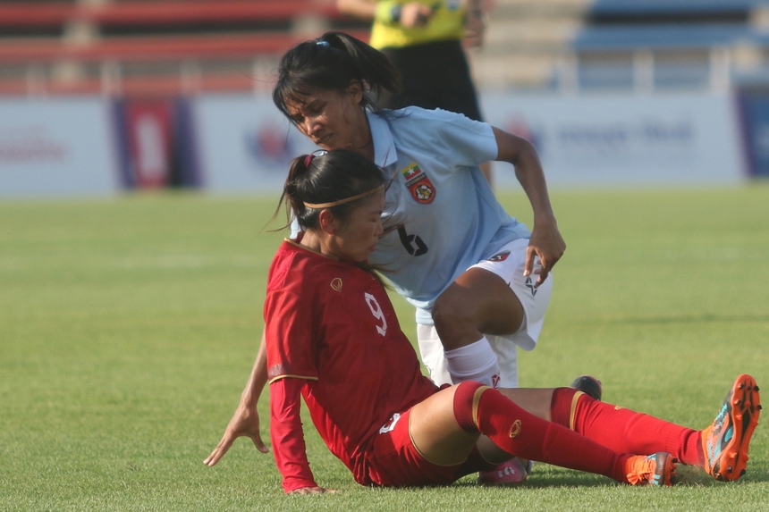 Tuyển Myanmar vây Huỳnh Như bằng ‘chiêu thức’ dị, kèm cực rát vẫn phải nhận trái đắng - Ảnh 2.