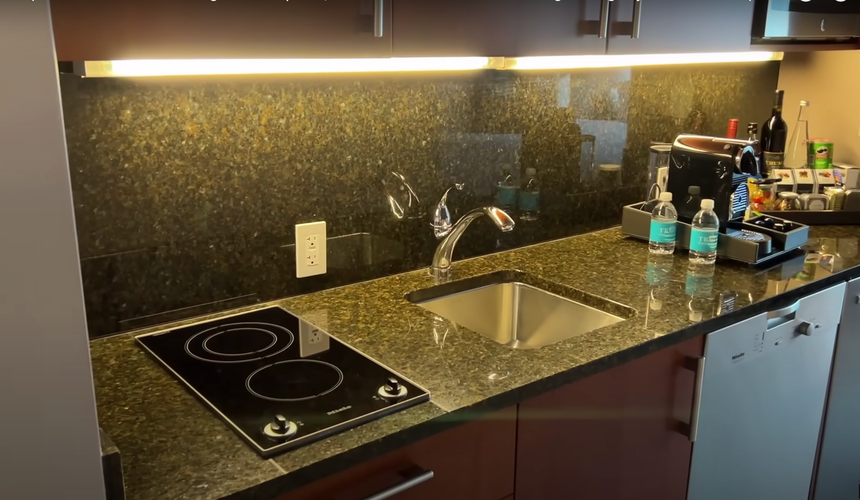 Khoa Pug hưởng thụ xa hoa trong khách sạn tỷ đô của Donald Trump, nghe chi phí ở một đêm "toát mồ hôi", phòng ốc xịn xò cỡ nào?  - Ảnh 3.