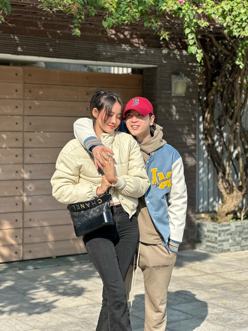 Sau khi tiết lộ có xích mích bất đồng khi sống chung, Trương Mỹ Nhân và Phí Ngọc Hưng lộ diện cùng nhau - Ảnh 2.