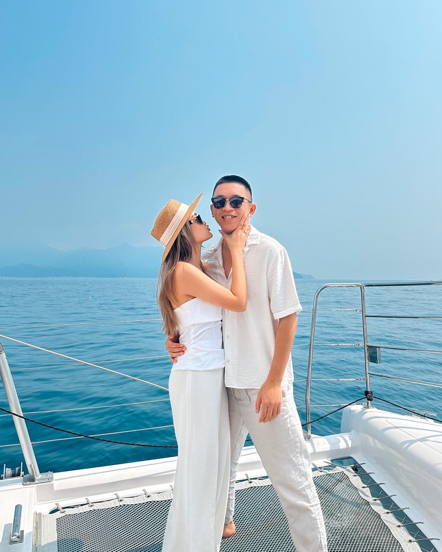 Nguyên tắc "mãi keo" của các hot couple yêu lâu năm: Chỉ một việc đơn giản nhưng không phải ai cũng làm được - Ảnh 4. Nguyên tắc "mãi keo" của các hot couple yêu lâu năm: Chỉ một việc đơn giản nhưng không phải ai cũng làm được - Ảnh 4.