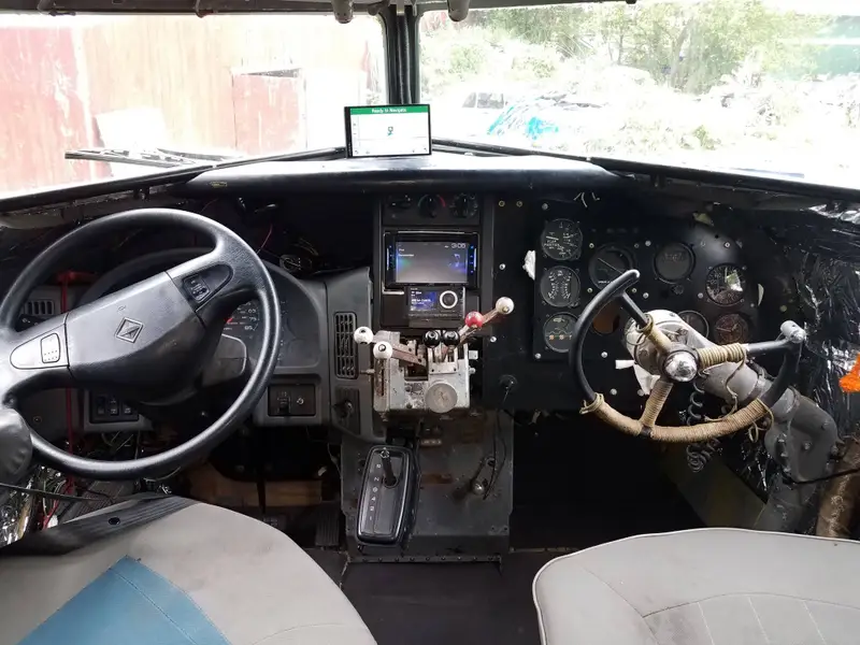 Cựu quân nhân Mỹ "độ" xác máy bay thời chiến và xe tải thành motorhome khủng: Tổng chi phí hết 468 triệu đồng, suýt "bỏ xó" vì lý do này - Ảnh 3.