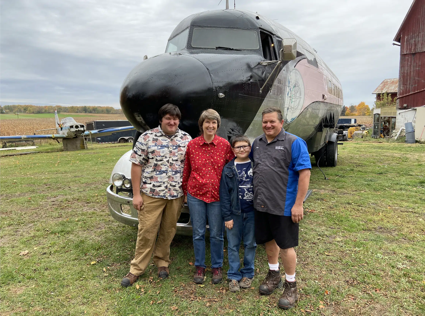 Cựu quân nhân Mỹ "độ" xác máy bay thời chiến và xe tải thành motorhome khủng: Tổng chi phí hết 468 triệu đồng, suýt "bỏ xó" vì lý do này - Ảnh 6.