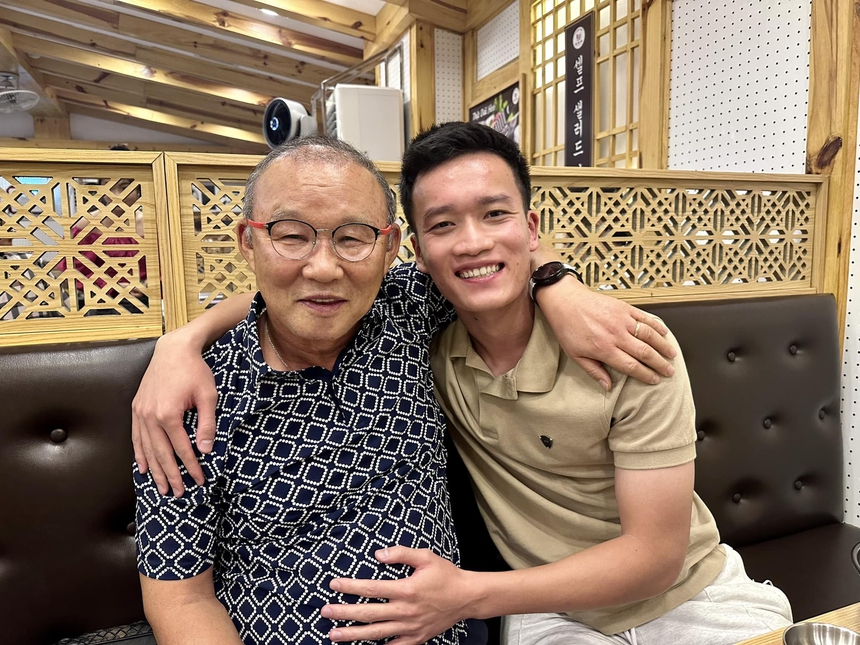 Hoàng Đức bất ngờ gặp thầy Park tại Hàn Quốc, ước nguyện thi đấu ở K-League sẽ trở thành sự thật? - Ảnh 2.