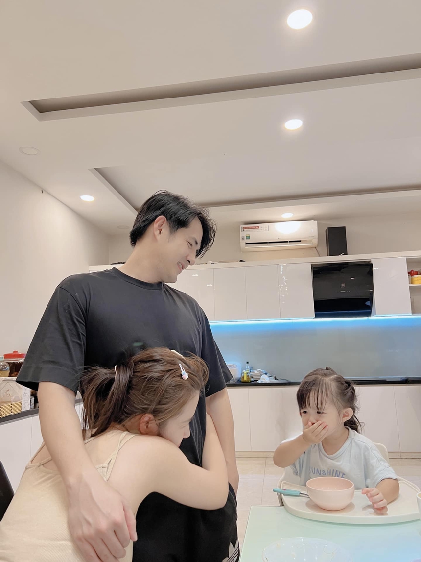 Vợ chồng Đông Nhi 'tình bể bình', con gái cưng có biểu cảm gây bão nhận về 70.000 tương tác - Ảnh 1. Vợ chồng Đông Nhi 'tình bể bình', con gái cưng có biểu cảm gây bão nhận về 70.000 tương tác - Ảnh 1.