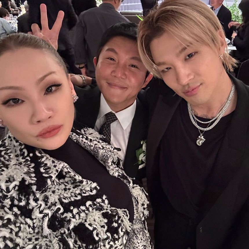 Khung hình quyền lực nhất hôn lễ Lee Da Hae - Se7en: Nữ thần nhan sắc Dara và “ông hoàng Kpop” G-Dragon cũng phải chào thua visual của “ma cà rồng” Lee Soo Hyuk - Ảnh 6. Khung hình quyền lực nhất hôn lễ Lee Da Hae - Se7en: Nữ thần nhan sắc Dara và “ông hoàng Kpop” G-Dragon cũng phải chào thua visual của “ma cà rồng” Lee Soo Hyuk - Ảnh 6.