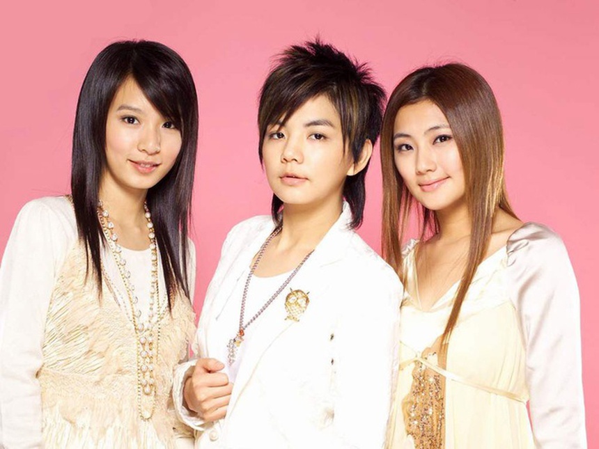 Ella - thần tượng của Chi Pu tại show "Đạp gió 2023": Nữ thần thanh xuân nổi tiếng khắp Châu Á và cuộc hôn nhân viên mãn ai cũng ngưỡng mộ - Ảnh 2.