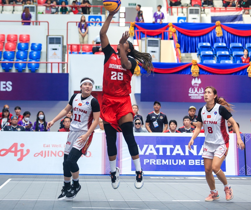 VĐV Việt kiều ăn mừng sung sướng khi giúp tuyển bóng rổ nữ ngược dòng ngoạn mục, chạm một tay vào tấm HCV lịch sử - Ảnh 12.