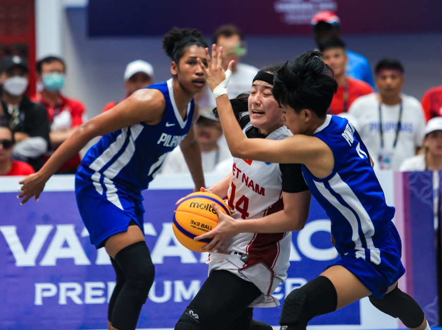 Chị em song sinh Thảo Vy, Thảo My ngã dúi dụi, không ngại va chạm để giành HCV bóng rổ lịch sử  - Ảnh 9.