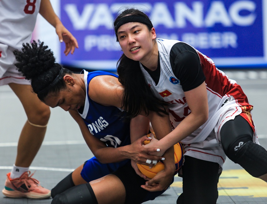 Chị em song sinh Thảo Vy, Thảo My ngã dúi dụi, không ngại va chạm để giành HCV bóng rổ lịch sử  - Ảnh 11.