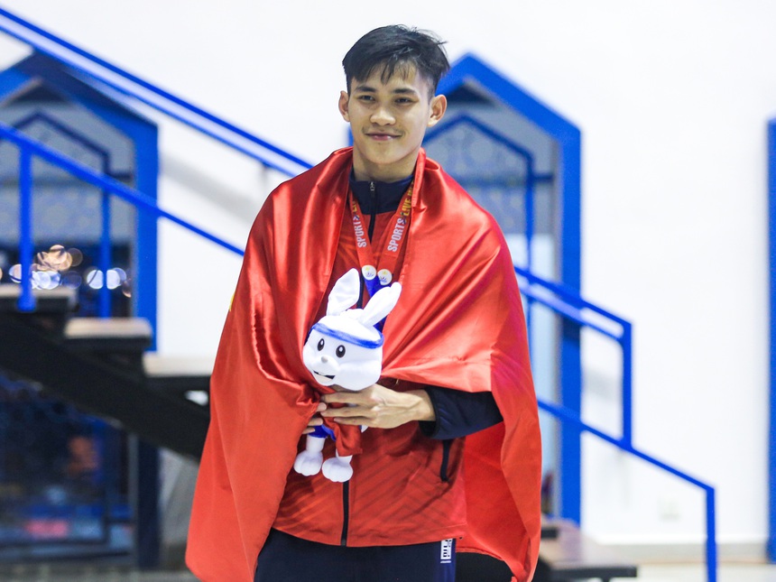 Phá kỷ lục SEA Games, kình ngư Việt Nam tặng HCV cho bà nội quá cố - Ảnh 2.
