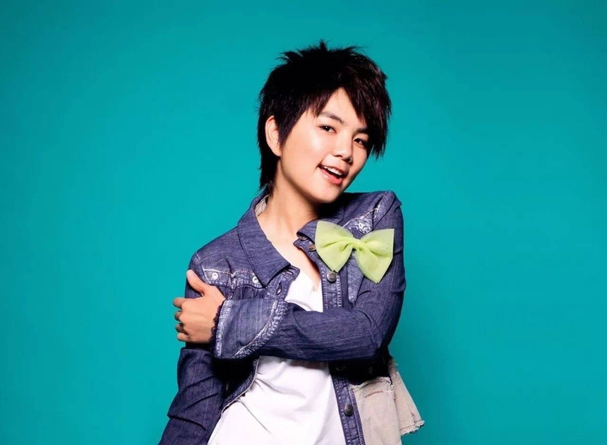 Ella - thần tượng của Chi Pu tại show "Đạp gió 2023": Nữ thần thanh xuân nổi tiếng khắp Châu Á và cuộc hôn nhân viên mãn ai cũng ngưỡng mộ - Ảnh 3.