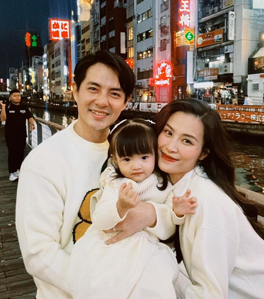 Vợ chồng Đông Nhi 'tình bể bình', con gái cưng có biểu cảm gây bão nhận về 70.000 tương tác - Ảnh 2. Vợ chồng Đông Nhi 'tình bể bình', con gái cưng có biểu cảm gây bão nhận về 70.000 tương tác - Ảnh 2.