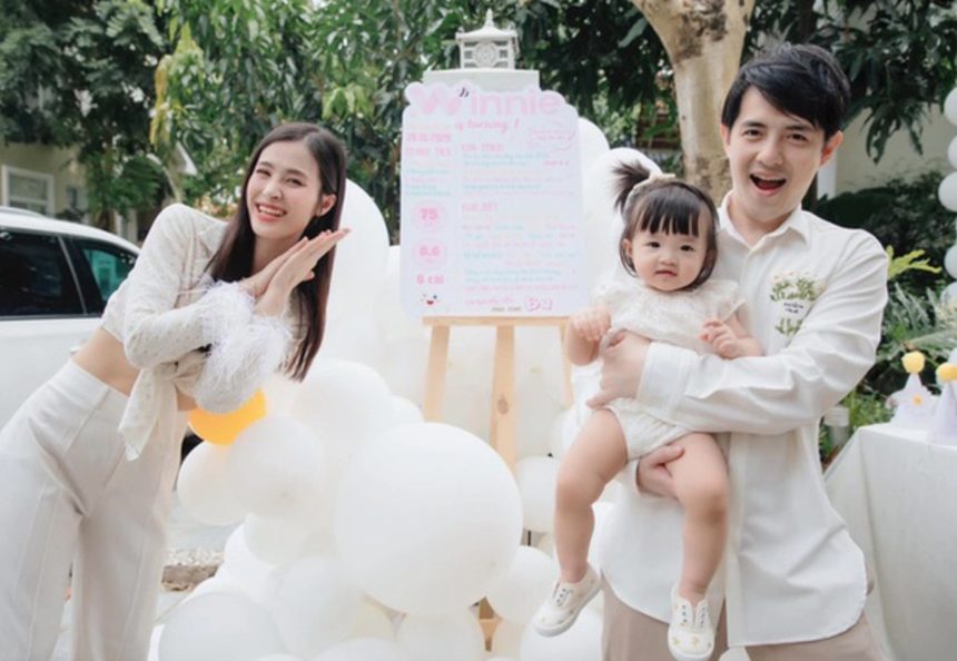 Vợ chồng Đông Nhi 'tình bể bình', con gái cưng có biểu cảm gây bão nhận về 70.000 tương tác - Ảnh 3. Vợ chồng Đông Nhi 'tình bể bình', con gái cưng có biểu cảm gây bão nhận về 70.000 tương tác - Ảnh 3.