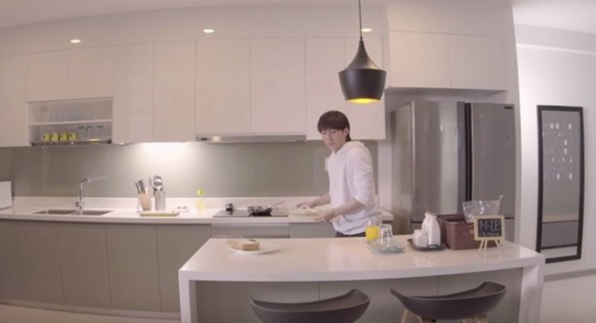 Khối tài sản 'kếch xù' của Sơn Tùng: Đang sinh sống tại villa view sông 50 tỷ, sở hữu xe sang chỉ dành cho giới nhà giàu - Ảnh 9.