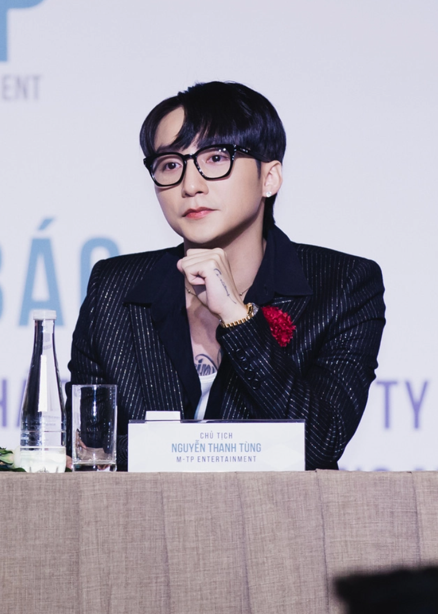 Khối tài sản 'kếch xù' của Sơn Tùng: Đang sinh sống tại villa view sông 50 tỷ, sở hữu xe sang chỉ dành cho giới nhà giàu - Ảnh 2.