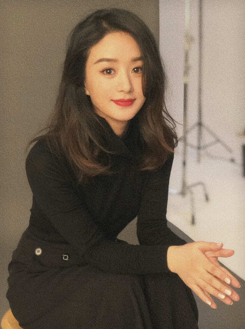 Triệu Lệ Dĩnh khoe bộ ảnh chuẩn “visual” kỷ niệm 17 năm vào nghề, nhan sắc “mẹ 1 con” ngày càng lên hương - Ảnh 2.