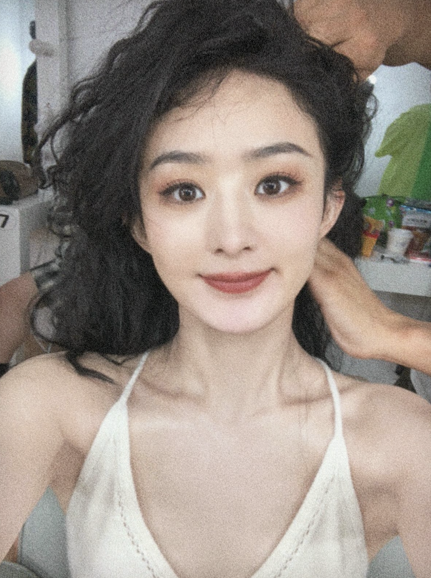 Triệu Lệ Dĩnh khoe bộ ảnh chuẩn “visual” kỷ niệm 17 năm vào nghề, nhan sắc “mẹ 1 con” ngày càng lên hương - Ảnh 7.