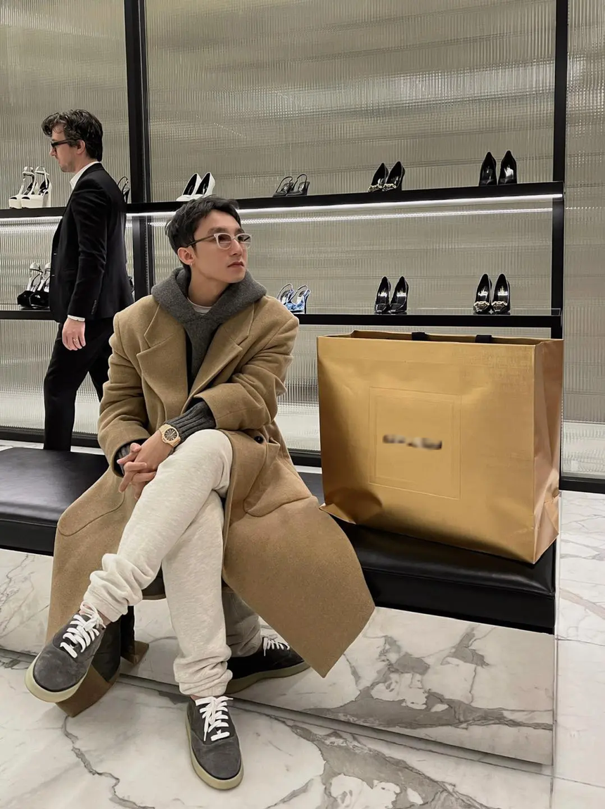 Khối tài sản 'kếch xù' của Sơn Tùng: Đang sinh sống tại villa view sông 50 tỷ, sở hữu xe sang chỉ dành cho giới nhà giàu - Ảnh 21.