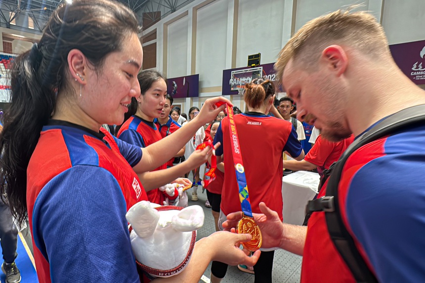 BTC nhầm lẫn, bóng rổ Việt Nam gặp sự cố hi hữu sau tấm HCV SEA Games lịch sử - Ảnh 1. BTC nhầm lẫn, bóng rổ Việt Nam gặp sự cố hi hữu sau tấm HCV SEA Games lịch sử - Ảnh 1.