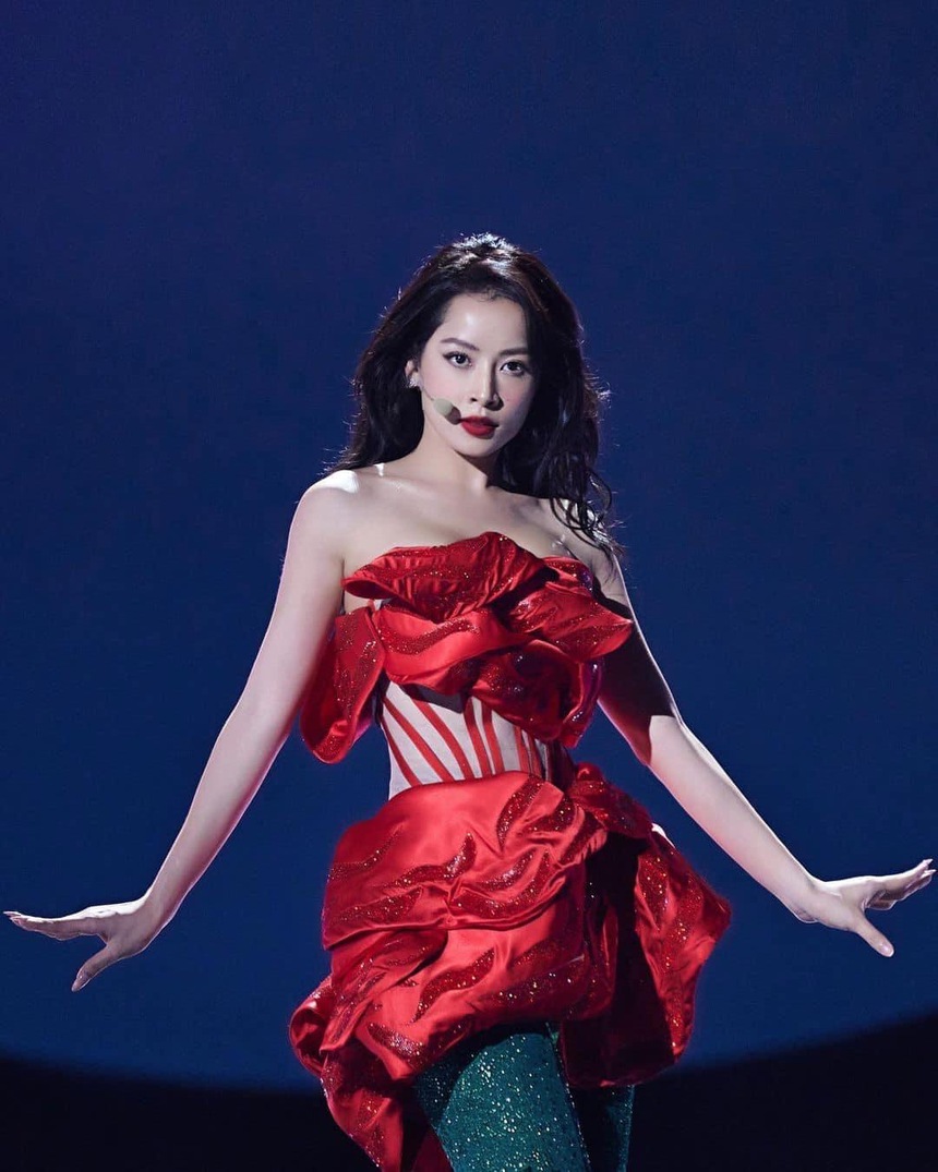 Chi Pu bật mí hậu trường từ A đến Z chuẩn bị show Trung Quốc: Lộ gương mặt 0% son phấn, liên tục gặp sự cố và bị thương  - Ảnh 8.