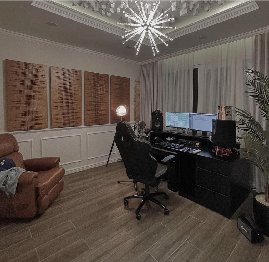 Khối tài sản 'kếch xù' của Sơn Tùng: Đang sinh sống tại villa view sông 50 tỷ, sở hữu xe sang chỉ dành cho giới nhà giàu - Ảnh 13.