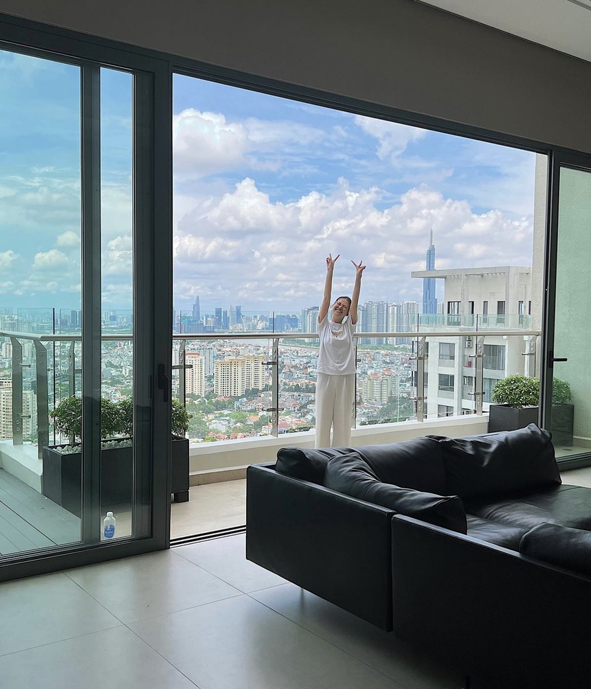 Hoa hậu Việt có 2 cơ ngơi ở tuổi 28: Penthouse sang xịn chưa choáng bằng toàn cảnh biệt thự tại khu nhà giàu - Ảnh 11. Hoa hậu Việt có 2 cơ ngơi ở tuổi 28: Penthouse sang xịn chưa choáng bằng toàn cảnh biệt thự tại khu nhà giàu - Ảnh 11.