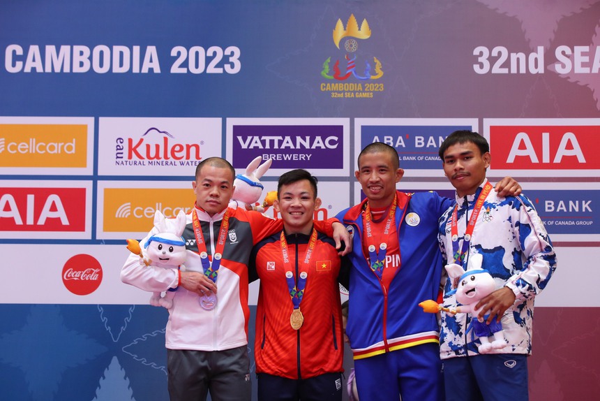 Đối thủ dùng chiêu thức 'dị', võ sĩ Việt hóa giải thần sầu để giành HCV SEA Games - Ảnh 8. Đối thủ dùng chiêu thức 'dị', võ sĩ Việt hóa giải thần sầu để giành HCV SEA Games - Ảnh 8.