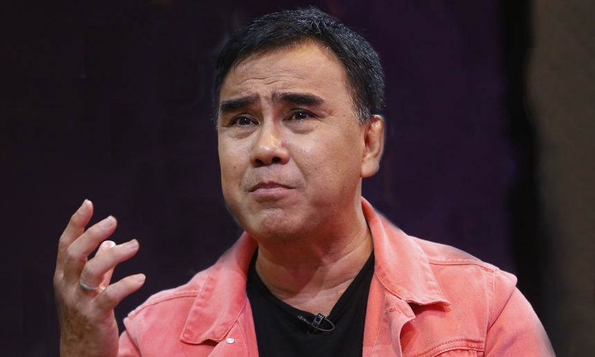 MC Quyền Linh: Từng bị cua kẹp, rắn cắn "sùi bọt mép", 6 tuổi đã kéo cối xay bột tới dập cả chân - Ảnh 3. MC Quyền Linh: Từng bị cua kẹp, rắn cắn "sùi bọt mép", 6 tuổi đã kéo cối xay bột tới dập cả chân - Ảnh 3.