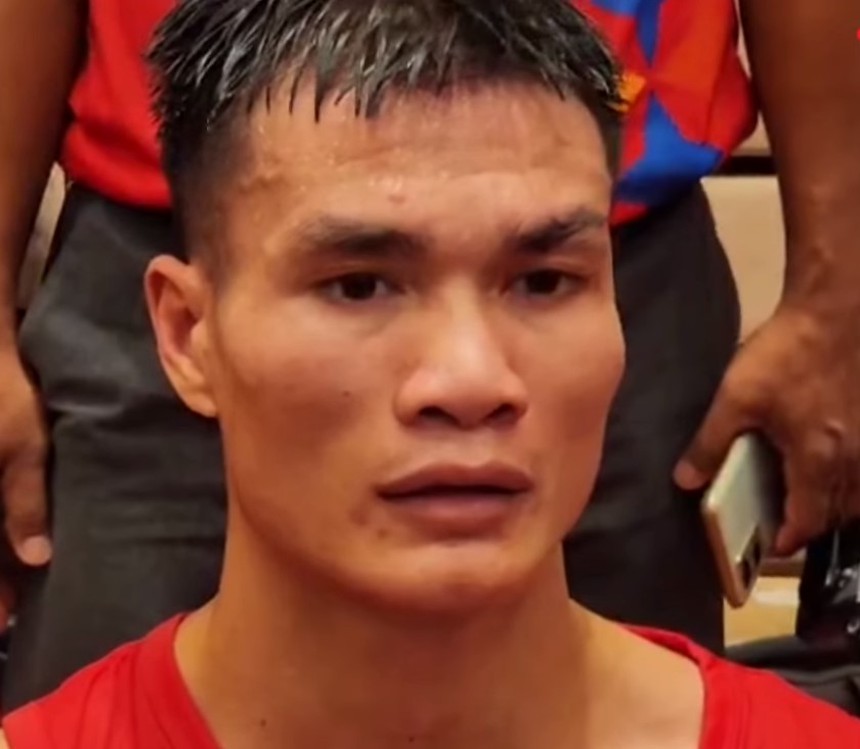 Đổ cả máu và nước mắt, võ sĩ Việt Nam vẫn bị xử thua trên thế thắng dù đối thủ sai luật khiến CĐV bức xúc - Ảnh 4. Đổ cả máu và nước mắt, võ sĩ Việt Nam vẫn bị xử thua trên thế thắng dù đối thủ sai luật khiến CĐV bức xúc - Ảnh 4.