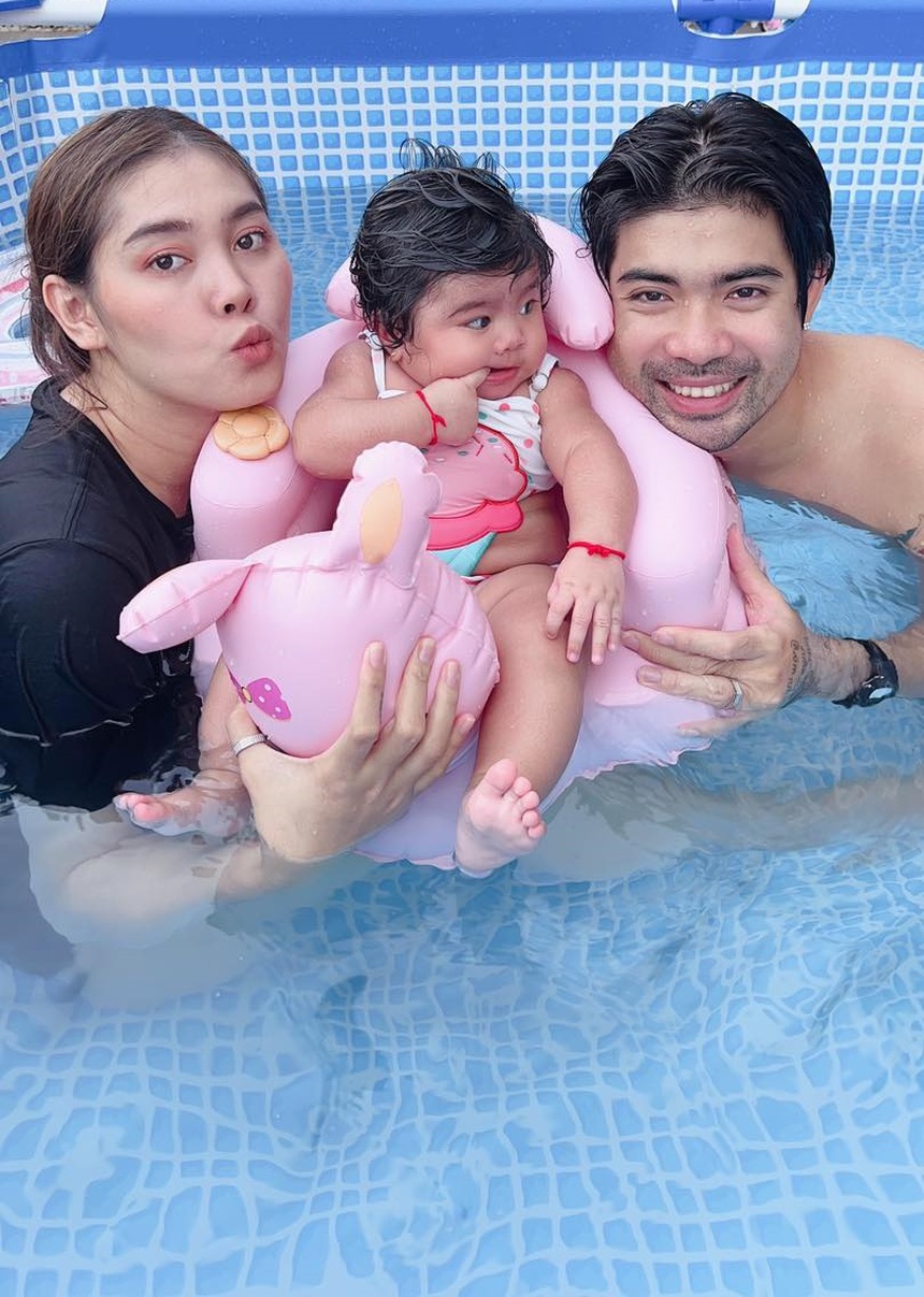 Sorn Seavmey có con trai hơn 1 tuổi. Trong ảnh là gia đình hạnh phúc của võ sĩ Taekwondo thế hệ 9x của Campuchia