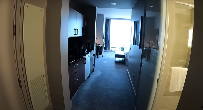 Khoa Pug hưởng thụ xa hoa trong khách sạn tỷ đô của Donald Trump, nghe chi phí ở một đêm "toát mồ hôi", phòng ốc xịn xò cỡ nào?  - Ảnh 2.