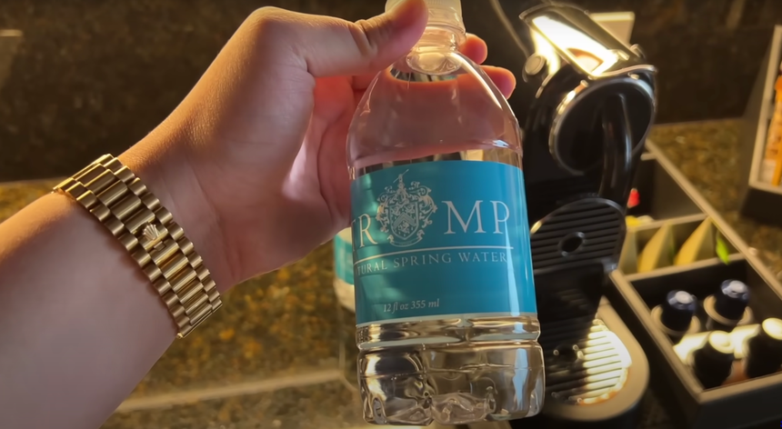 Khoa Pug hưởng thụ xa hoa trong khách sạn tỷ đô của Donald Trump, nghe chi phí ở một đêm "toát mồ hôi", phòng ốc xịn xò cỡ nào?  - Ảnh 4.