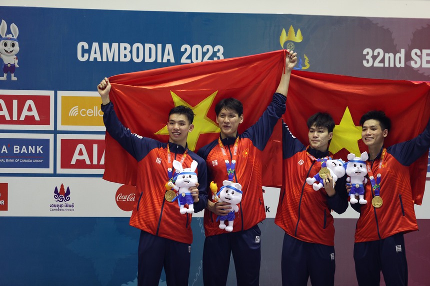 Kim Sơn, Huy Hoàng, Quý Phước và Hưng Nguyên đã giành HCV nội dung tiếp sức 4x200m đầy cảm xúc vào tối nay 7/5 Kim Sơn, Huy Hoàng, Quý Phước và Hưng Nguyên đã giành HCV nội dung tiếp sức 4x200m đầy cảm xúc vào tối nay 7/5