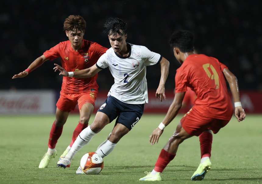 Thua sốc U22 Myanmar, chủ nhà U22 Campuchia gần như chắc chắn bị loại khỏi SEA Games 32 - Ảnh 3. Thua sốc U22 Myanmar, chủ nhà U22 Campuchia gần như chắc chắn bị loại khỏi SEA Games 32 - Ảnh 3.