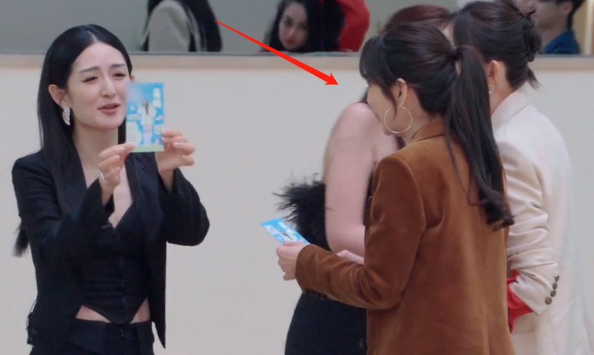 Mỹ nhân tội nghiệp nhất show Đạp gió 2023: Đưa danh thiếp từng người nhưng bị lơ đẹp, đóng phim gần 10 năm vẫn 'vô danh' - Ảnh 5. Mỹ nhân tội nghiệp nhất show Đạp gió 2023: Đưa danh thiếp từng người nhưng bị lơ đẹp, đóng phim gần 10 năm vẫn 'vô danh' - Ảnh 5.