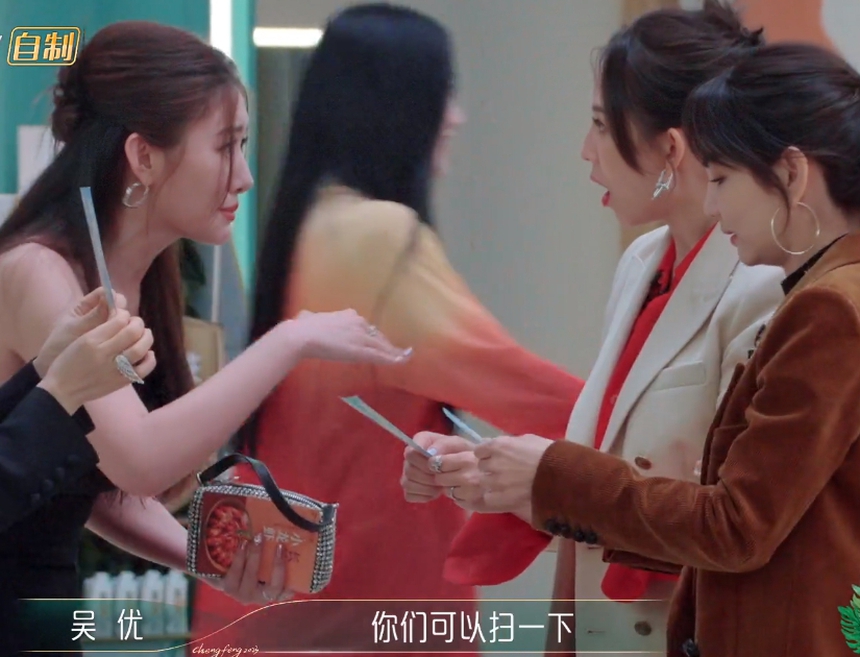 Mỹ nhân tội nghiệp nhất show Đạp gió 2023: Đưa danh thiếp từng người nhưng bị lơ đẹp, đóng phim gần 10 năm vẫn 'vô danh' - Ảnh 4. Mỹ nhân tội nghiệp nhất show Đạp gió 2023: Đưa danh thiếp từng người nhưng bị lơ đẹp, đóng phim gần 10 năm vẫn 'vô danh' - Ảnh 4.