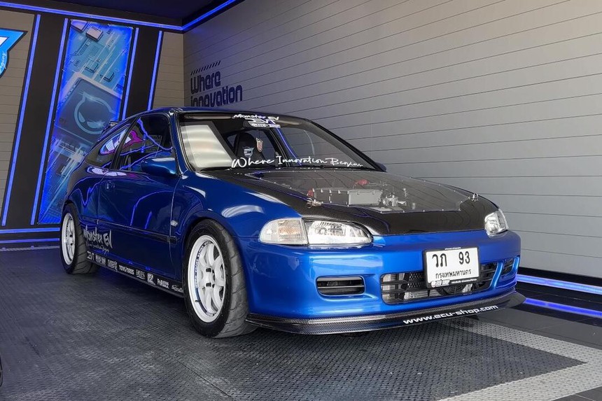 Garage tháo động cơ Honda Civic cũ biến thành xe điện: Mạnh ngang C 300 AMG, nắp ca-pô trong suốt cho dân tình chiêm ngưỡng - Ảnh 5.