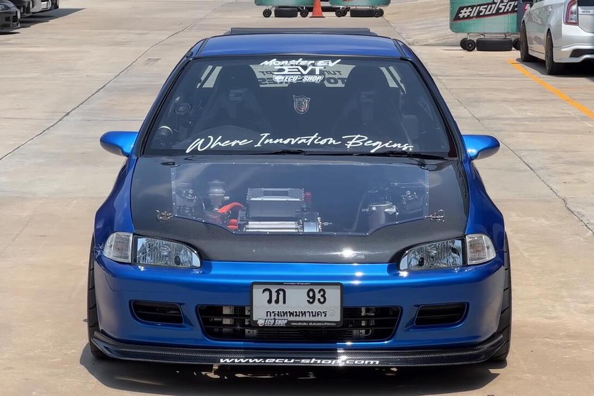 Garage tháo động cơ Honda Civic cũ biến thành xe điện: Mạnh ngang C 300 AMG, nắp ca-pô trong suốt cho dân tình chiêm ngưỡng - Ảnh 8.